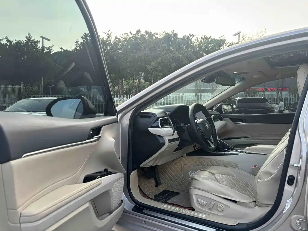 Toyota Camry — миниатюра 5