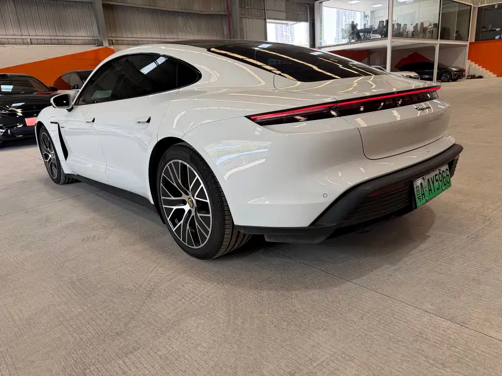 Porsche Taycan — миниатюра 9
