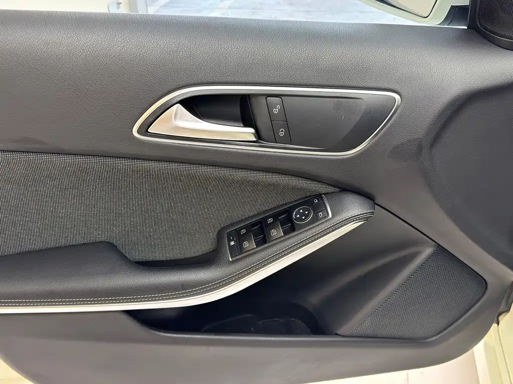 Mercedes-Benz A-Class (Import) — миниатюра 7