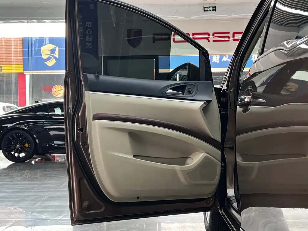 Buick GL8 — миниатюра 11