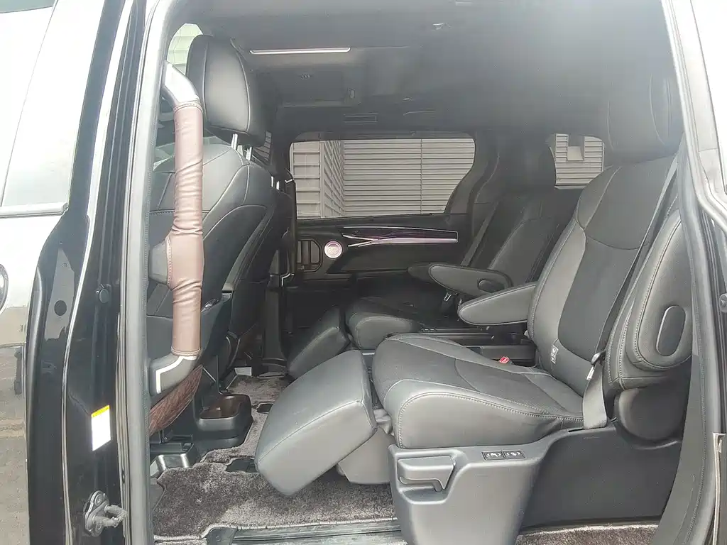 Toyota Sienna — миниатюра 7