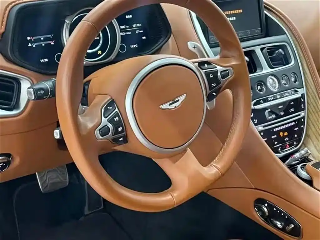 ASTON MARTIN  DB11