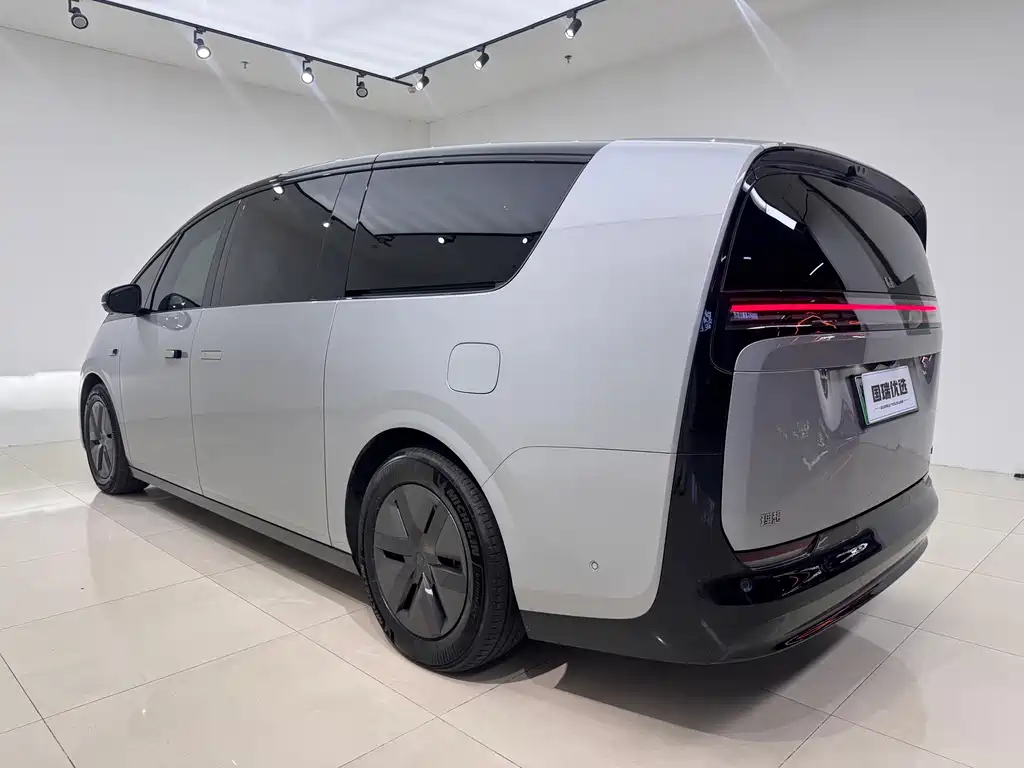 Li Auto MEGA 2024 Ultra