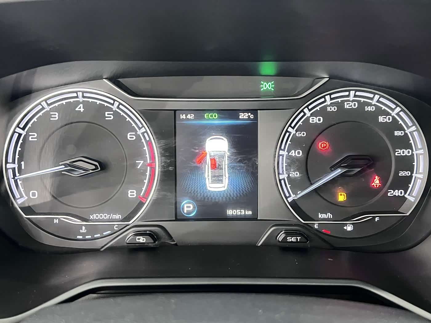 Geely Emgrand X6 1.4 л 2022 г. Белый, пробег 18000 км