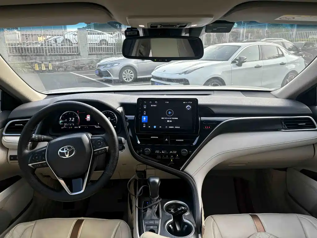 Toyota Camry — миниатюра 16