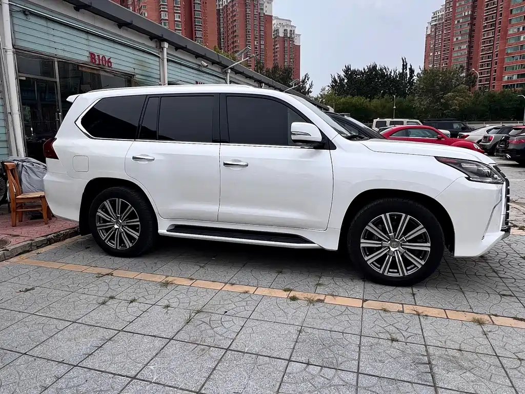 Lexus LX — миниатюра 2