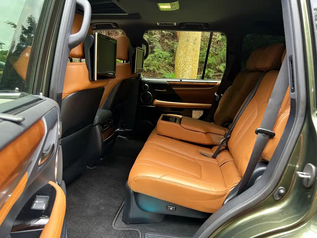 Lexus LX — миниатюра 10