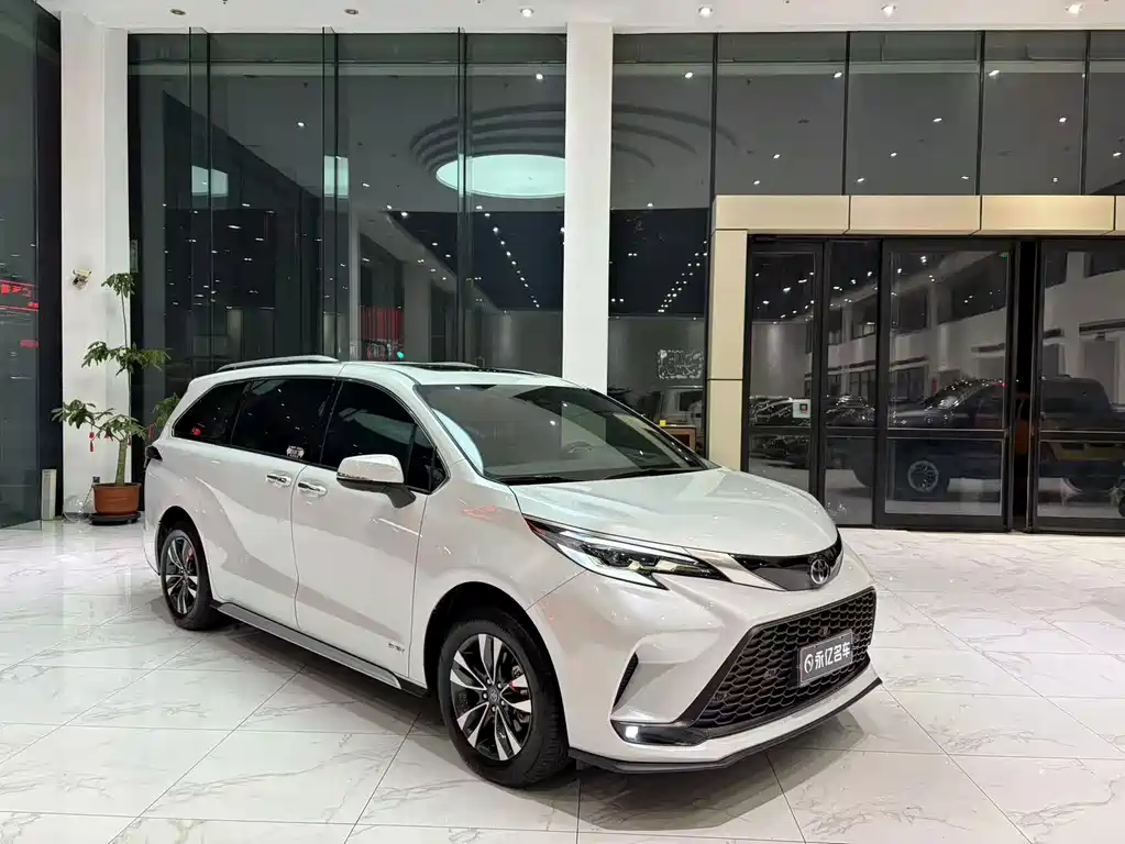 Toyota Granvia — миниатюра 3