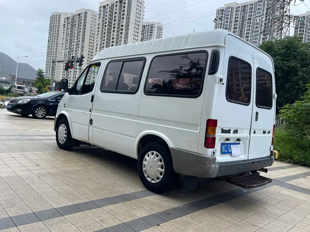 Ford Transit Classic — миниатюра 6