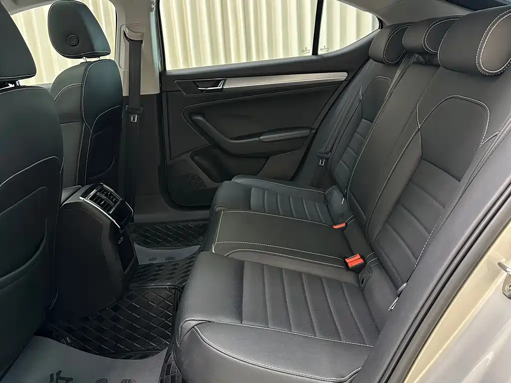 Skoda Superb TSI280 DSG Premium Edition, фото 10