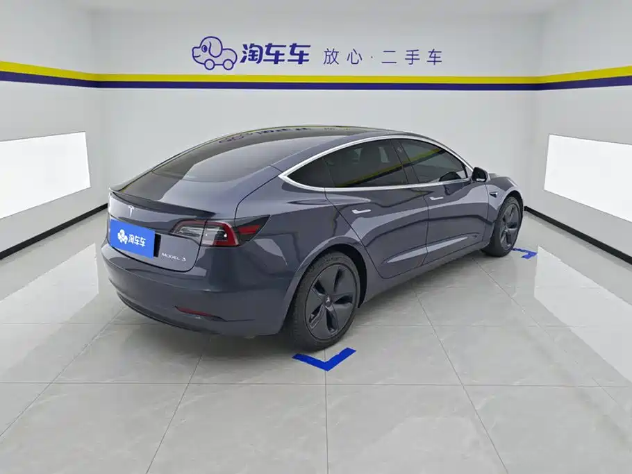 Tesla Model 3 — миниатюра 3