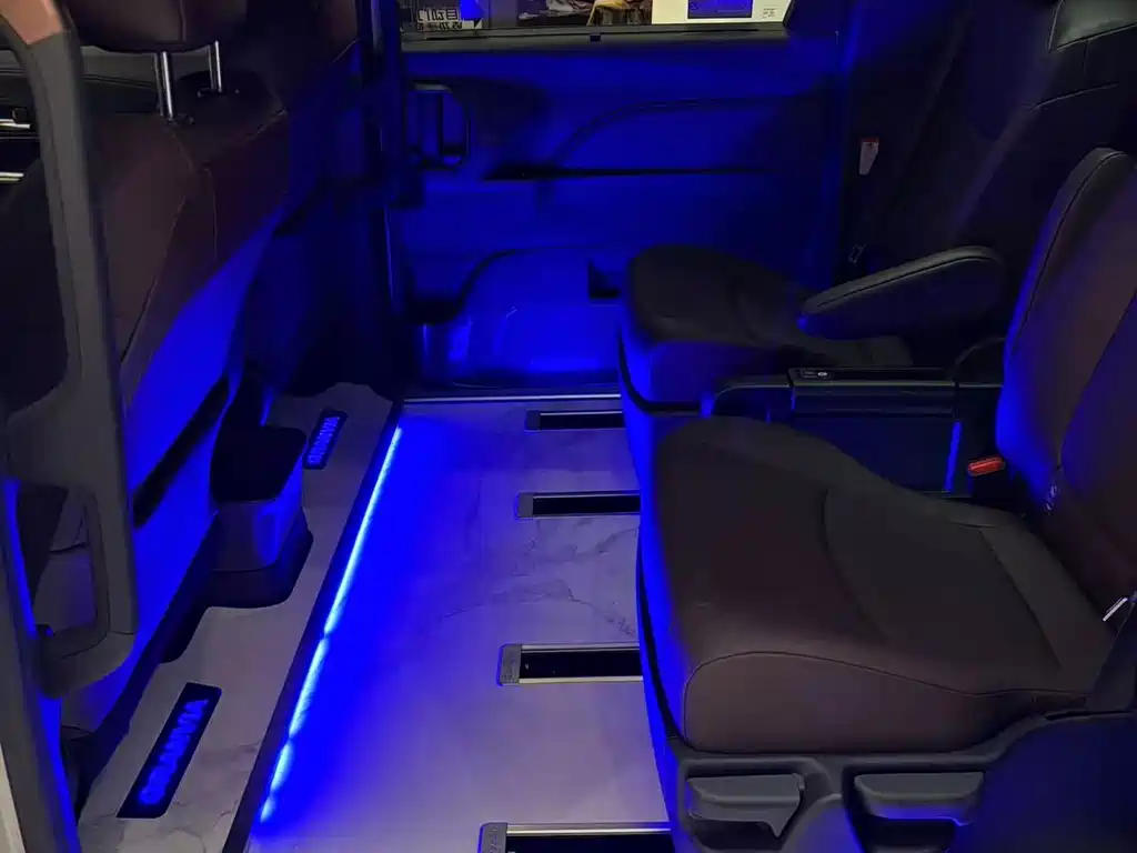 Toyota Granvia — миниатюра 10