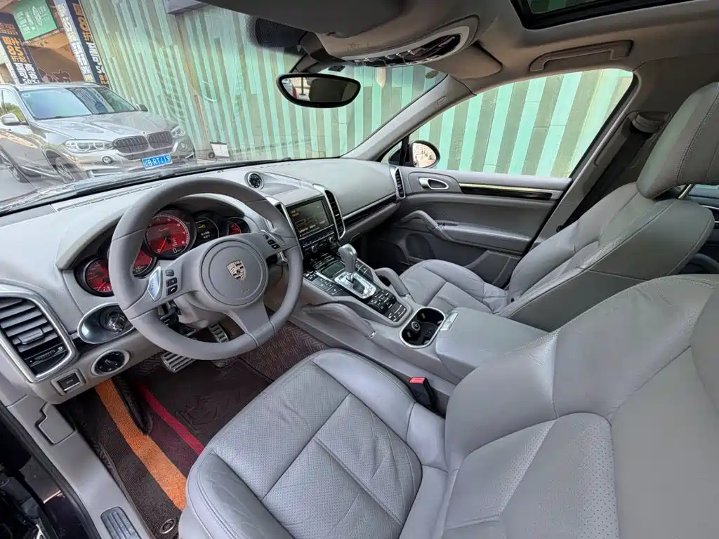 Porsche Cayenne — миниатюра 3