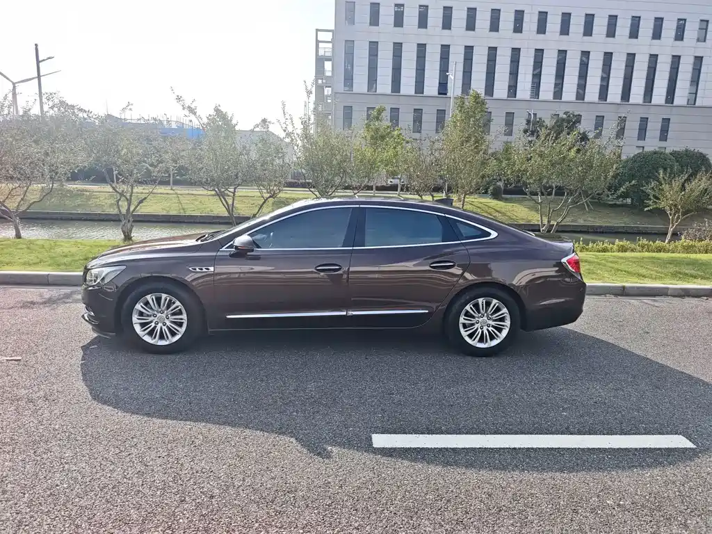 Buick LaCrosse — миниатюра 10
