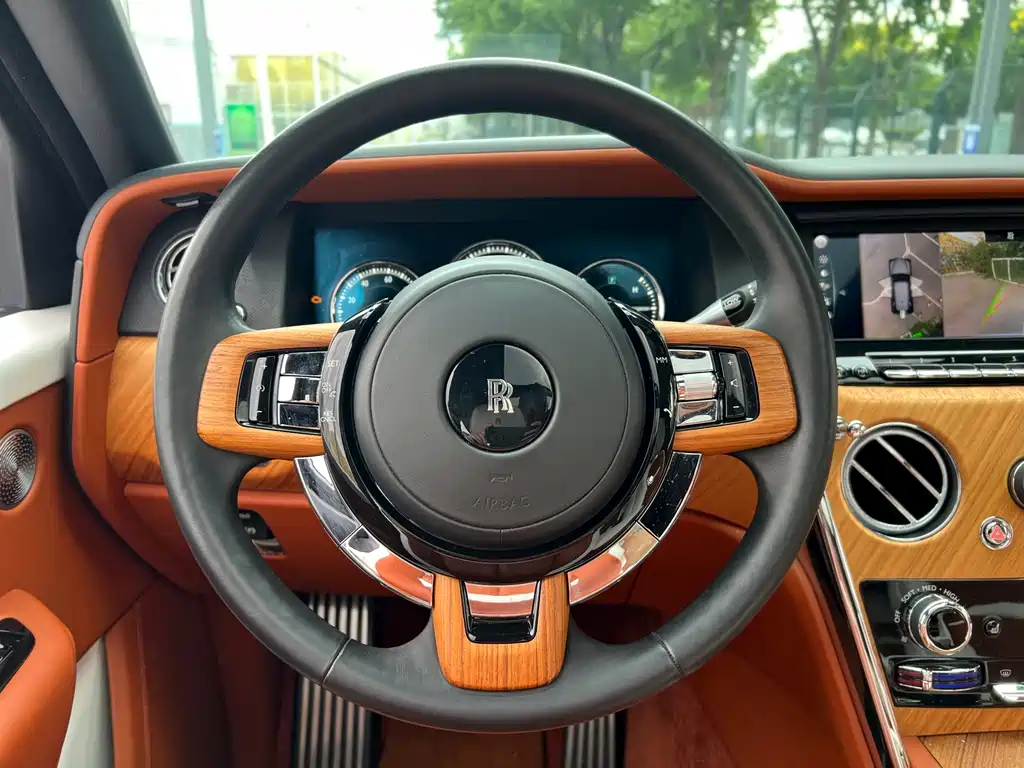 Rolls-Royce Cullinan — миниатюра 19