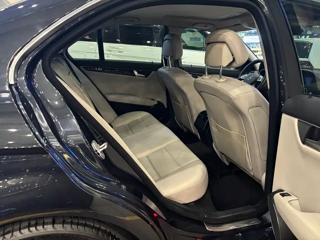 Mercedes-Benz C-Class — миниатюра 6
