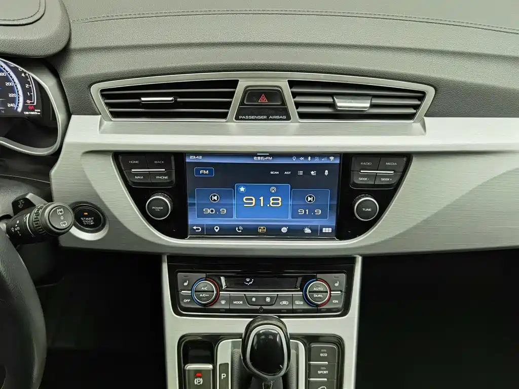 Geely Boyue — миниатюра 12