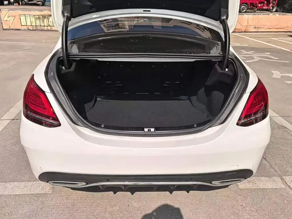 Mercedes-Benz C-Class — миниатюра 12