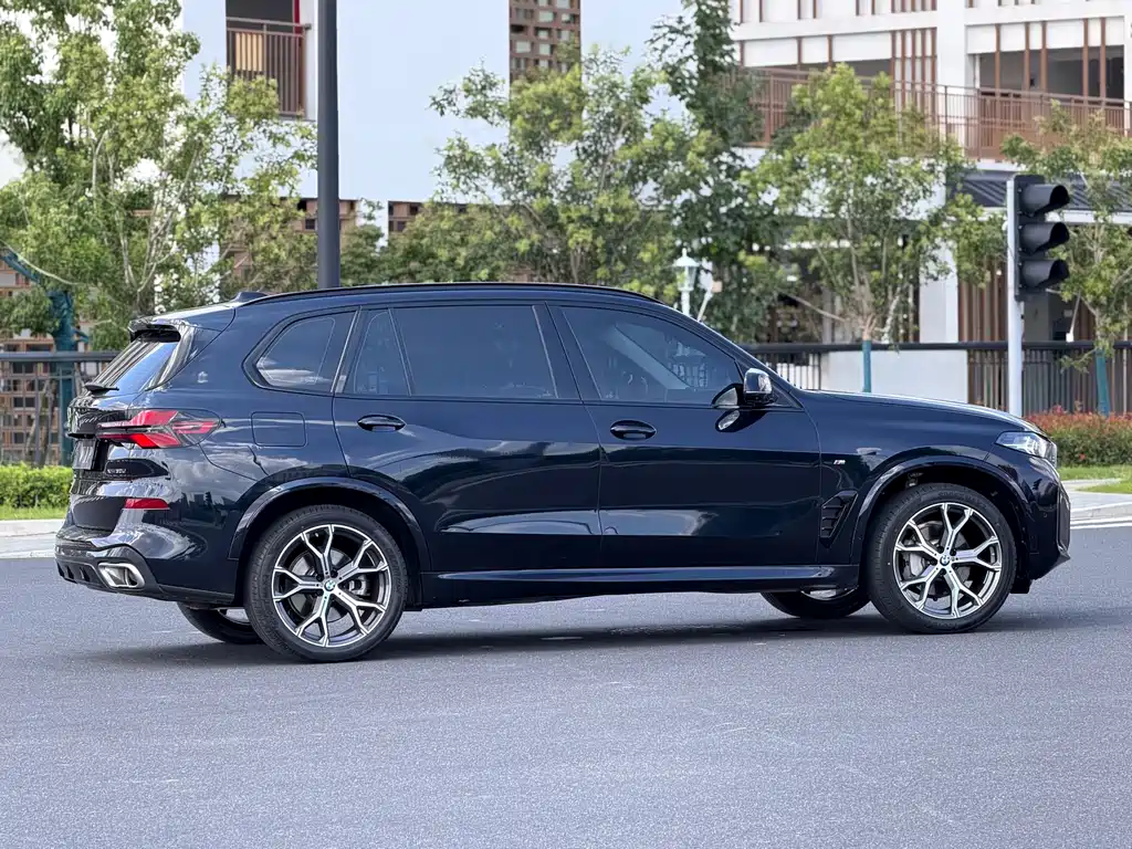 BMW X5 2023 xDrive 30Li Premium M Sport