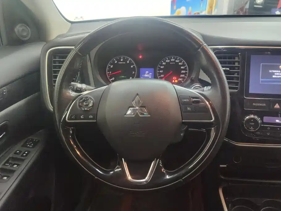 Mitsubishi Outlander — миниатюра 15