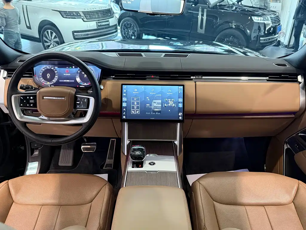 Land Rover Range Rover 2024 3.0 L6 400PS Long Wheelbase мест