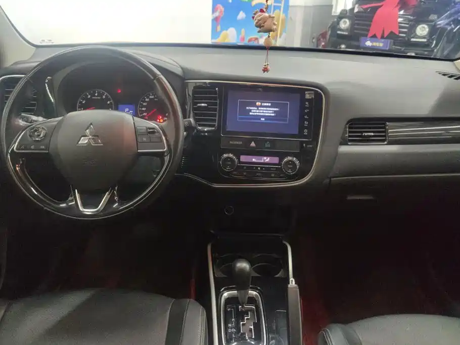 Mitsubishi Outlander — миниатюра 12
