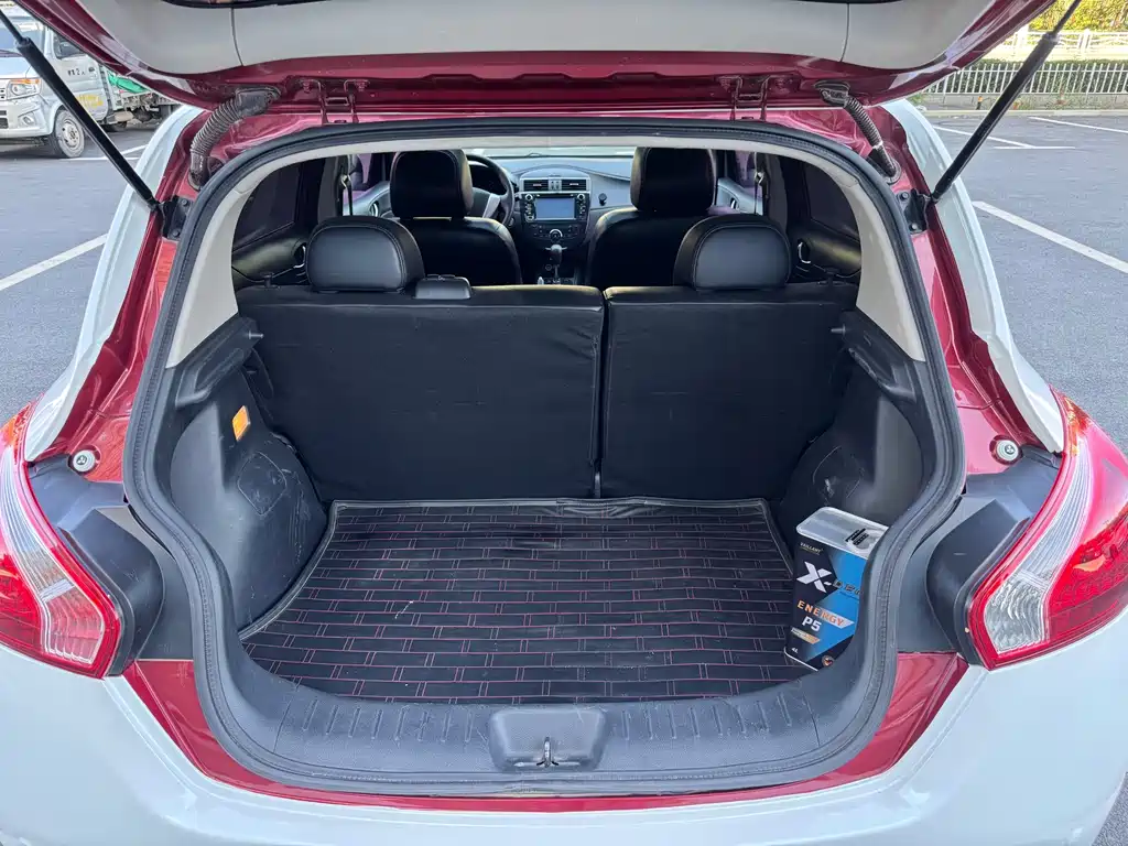 Nissan Tiida — миниатюра 14