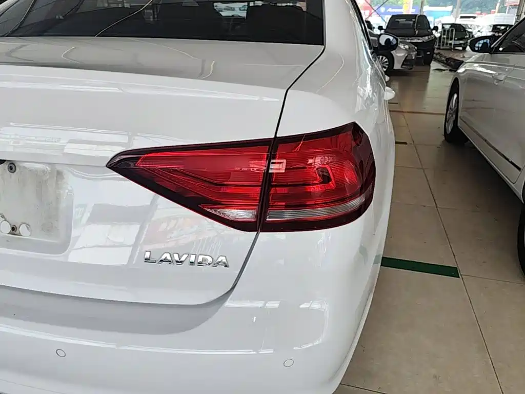 Volkswagen Lavida — миниатюра 8
