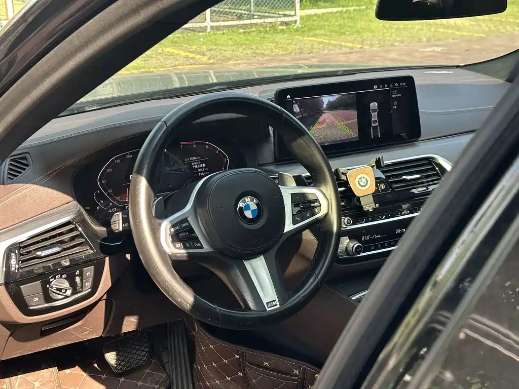 BMW 5 Series — миниатюра 13