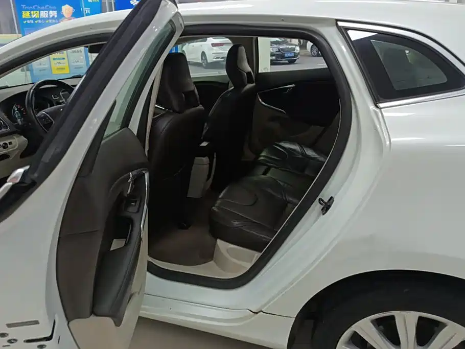 Volvo V40 — миниатюра 11