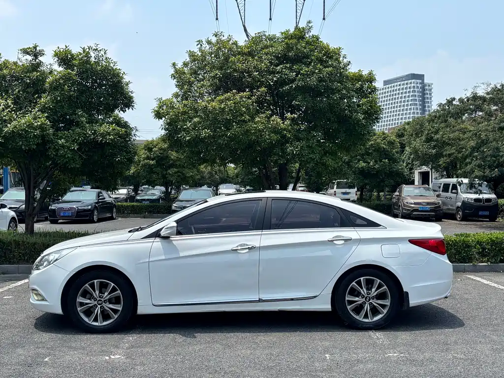 Hyundai Sonata Classic 2.0L Auto Luxury Edition, фото 3