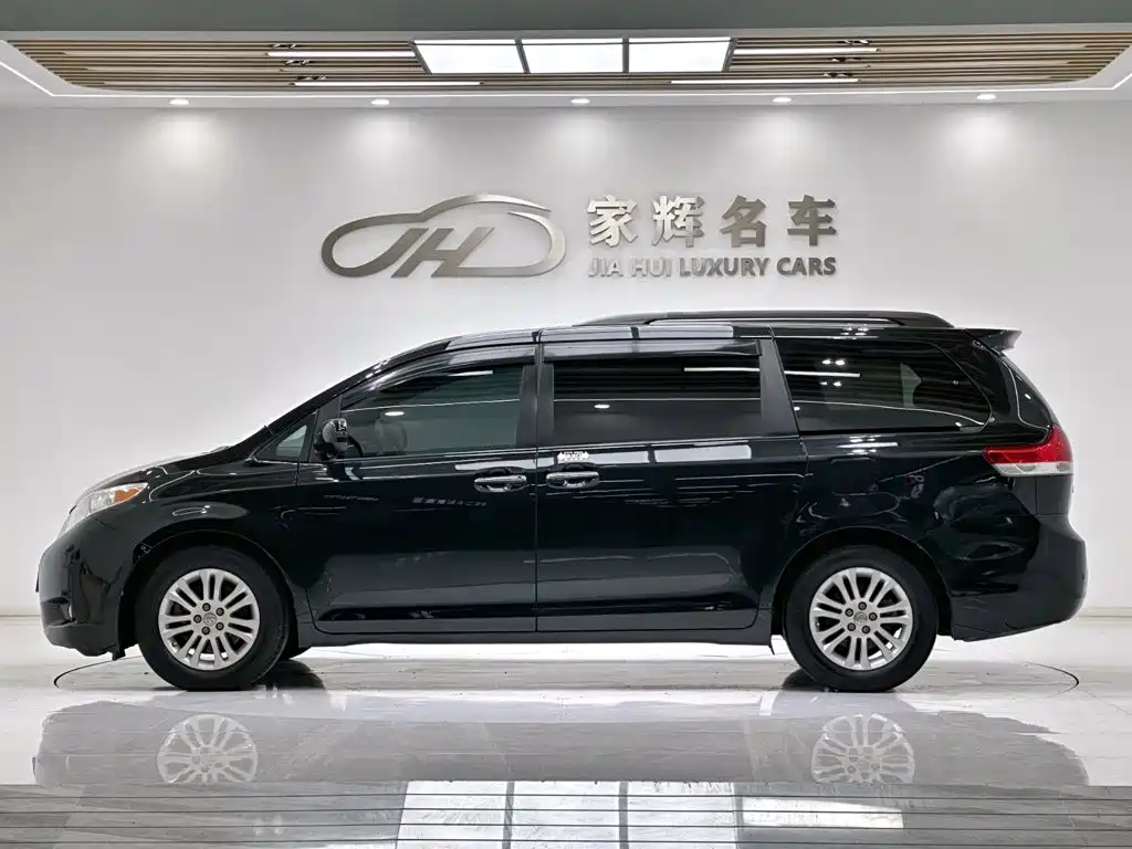 Toyota Sienna — миниатюра 4