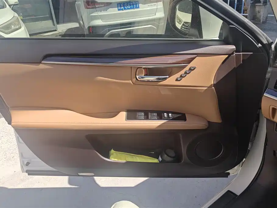 Lexus ES 2015 300h Luxury