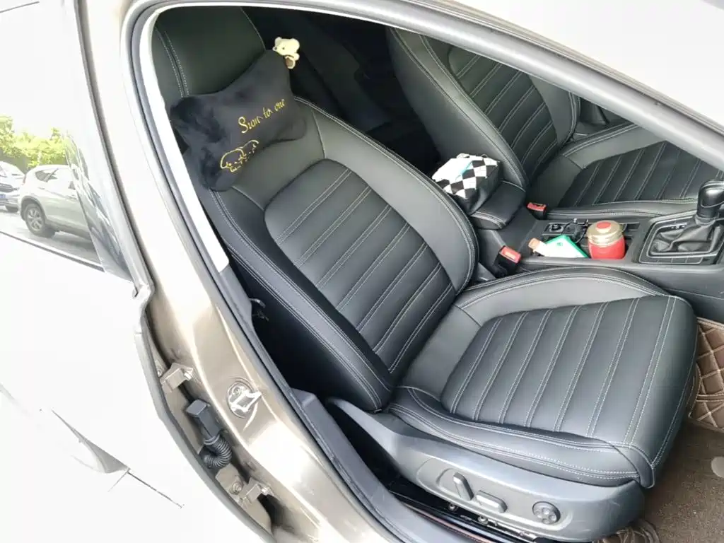 Volkswagen Golf — миниатюра 25