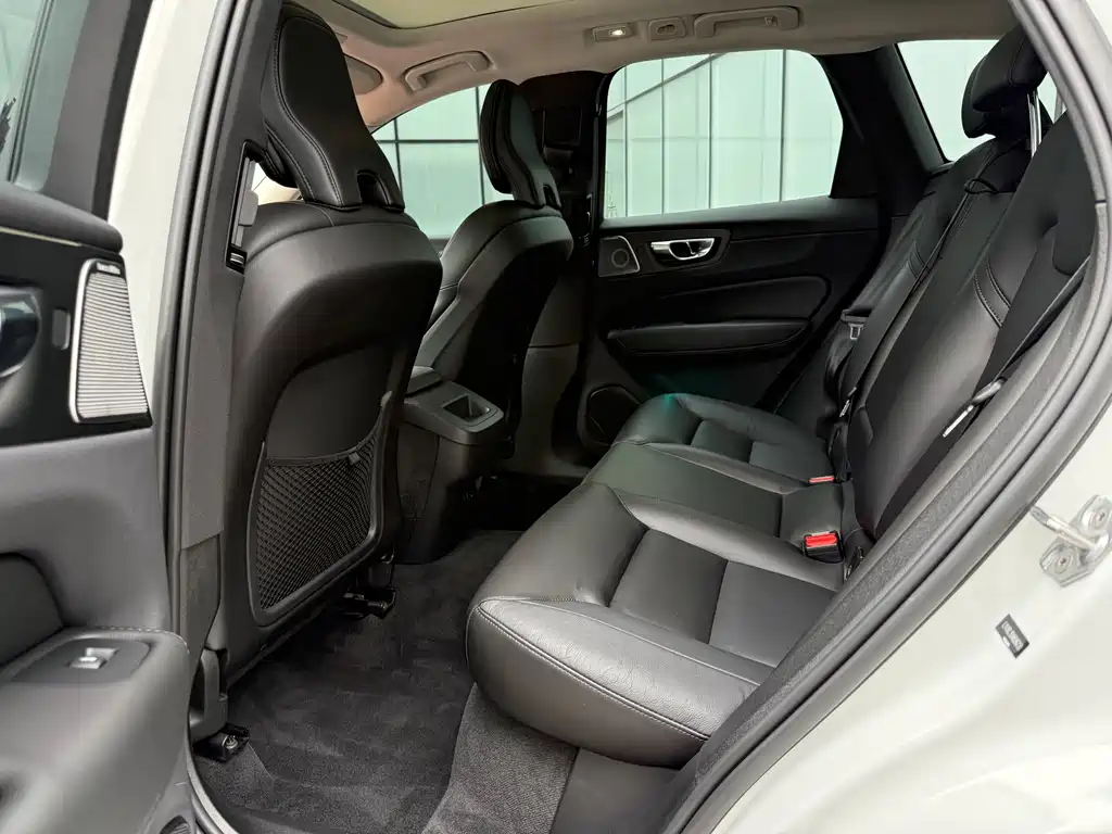 Volvo XC60 2022 B5 Luxury