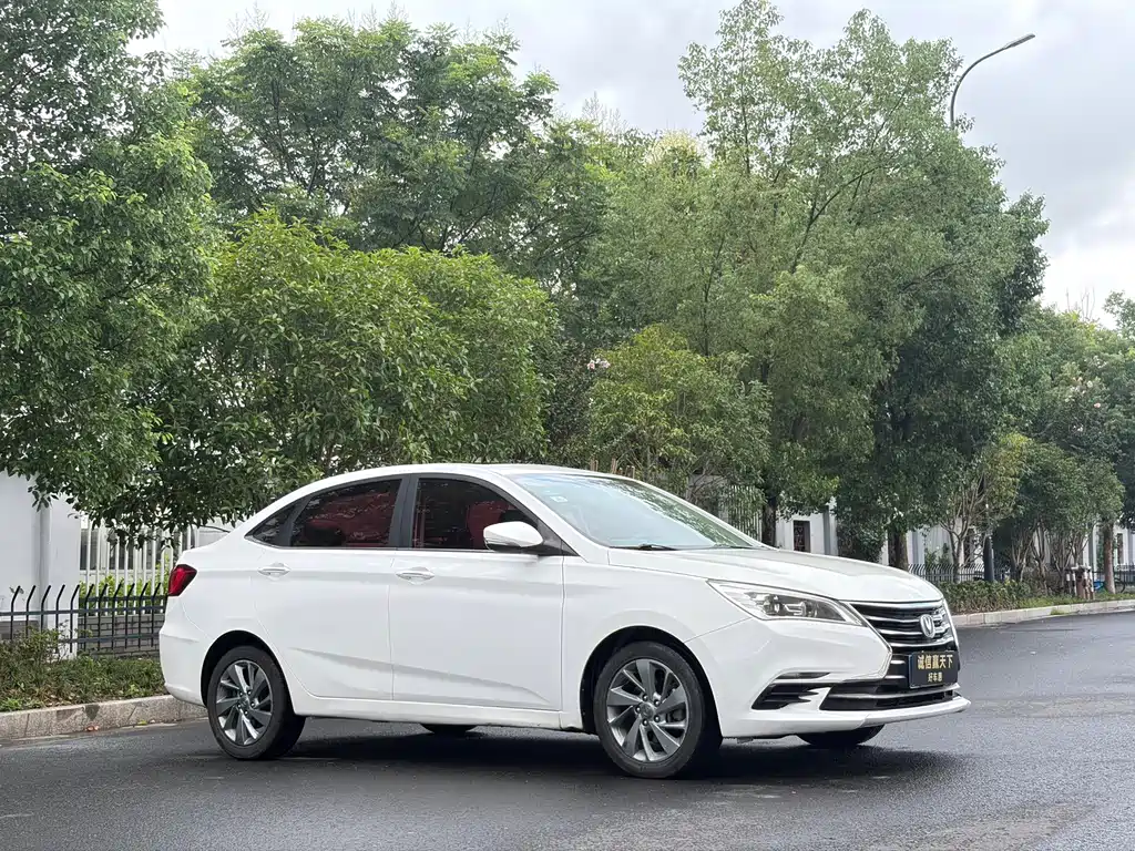 Changan Eado DT — миниатюра 4