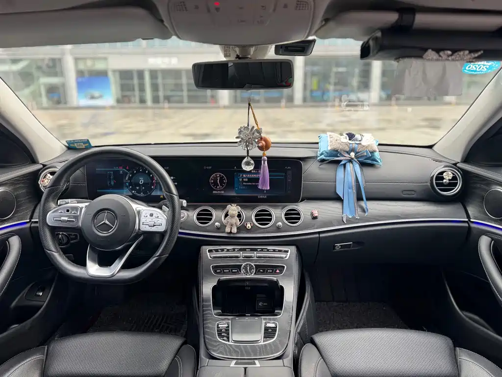 MERCEDES-BENZ E CLASS