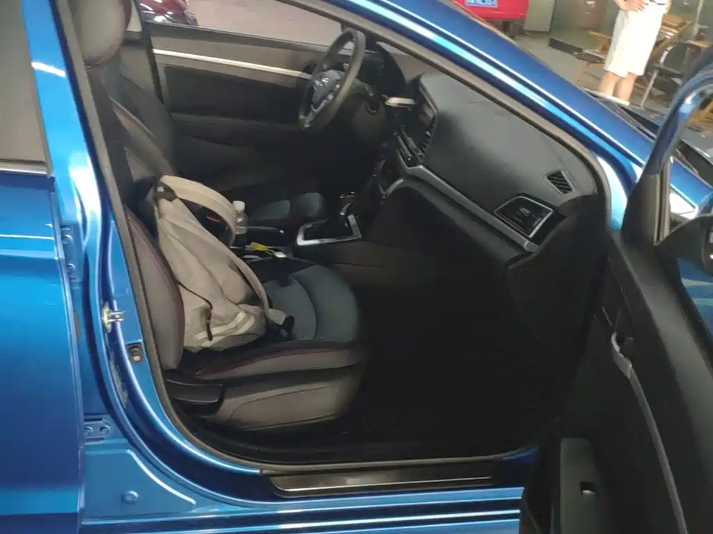 Hyundai Elantra — миниатюра 23