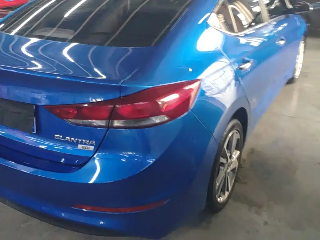 Hyundai Elantra — миниатюра 8