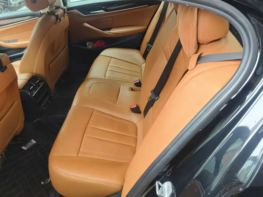 BMW 5 Series — миниатюра 11