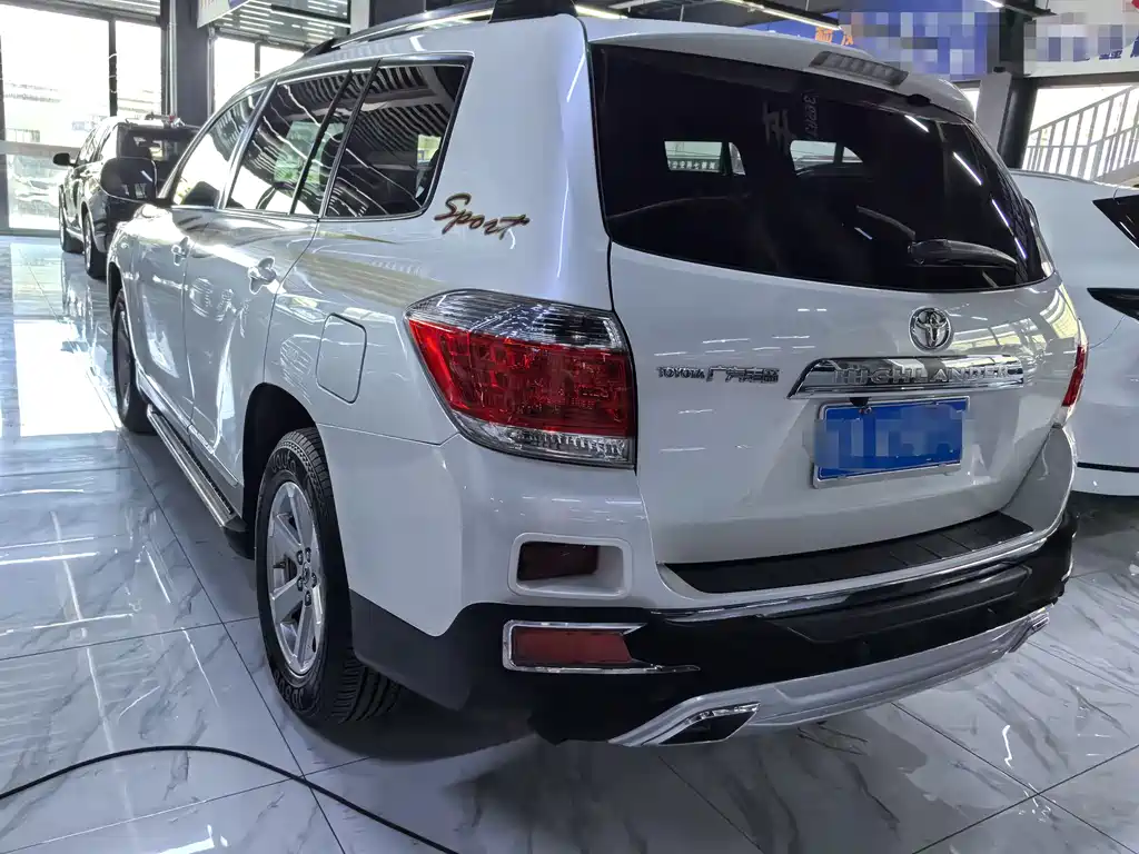 Toyota Highlander 2012 2.7L 5 мест Elite