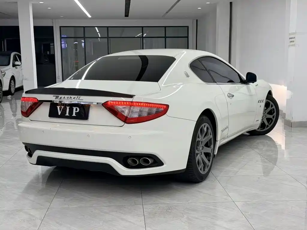 Maserati GranTurismo — миниатюра 8
