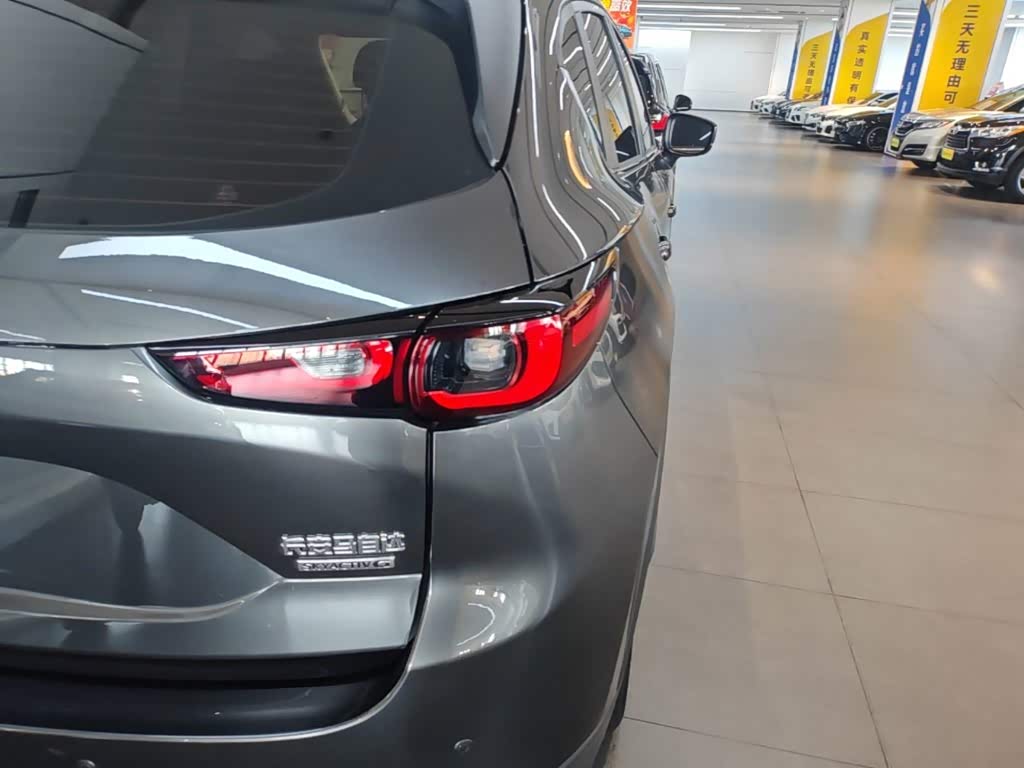 Mazda CX-5 2.0 л 2024 г. Серебристо-серый, пробег 19300 км