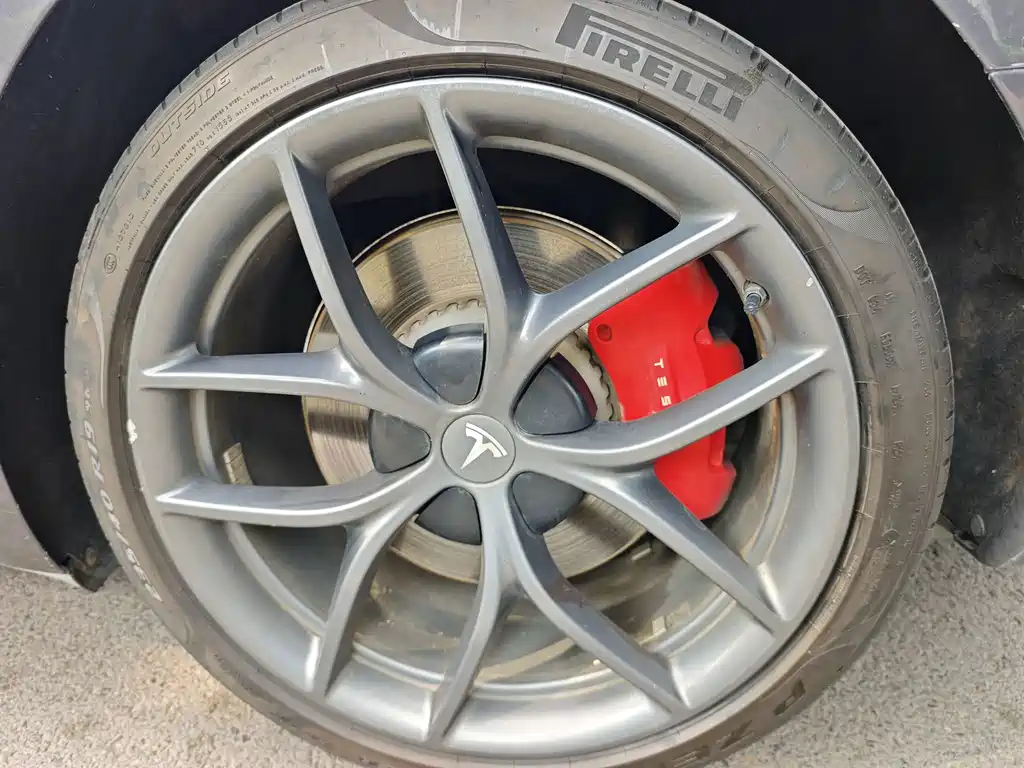 Tesla Model 3 — миниатюра 12