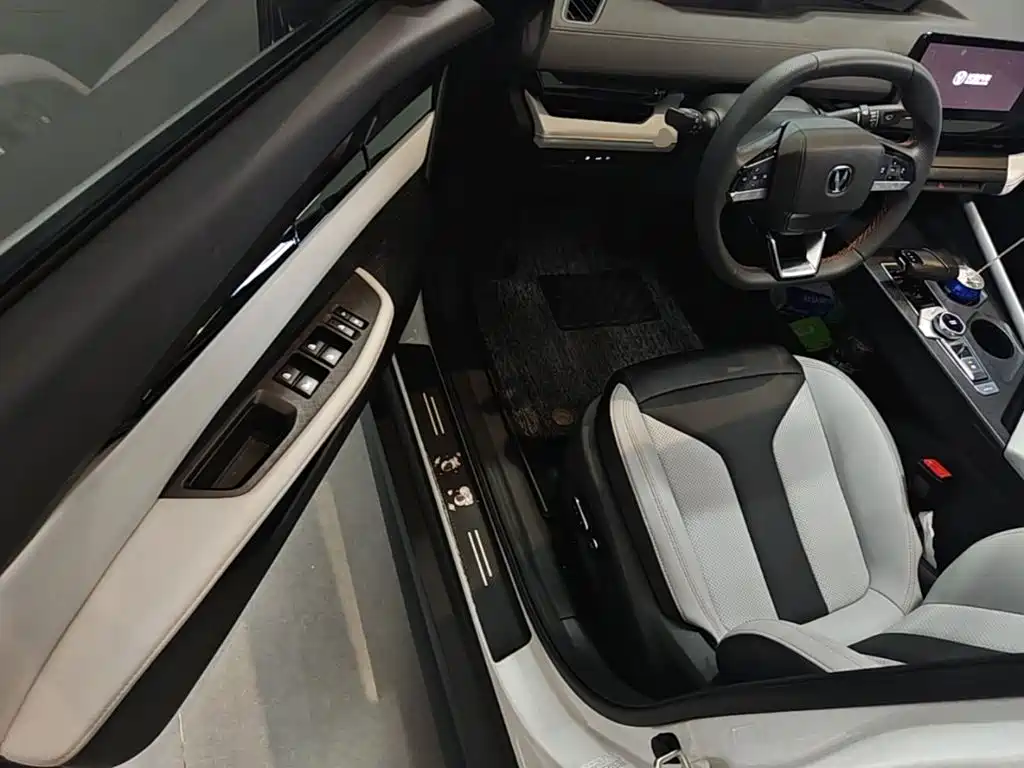 Changan UNI-V iDD — миниатюра 16