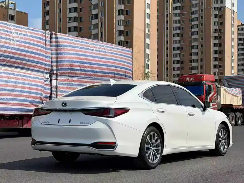 Lexus ES — миниатюра 7