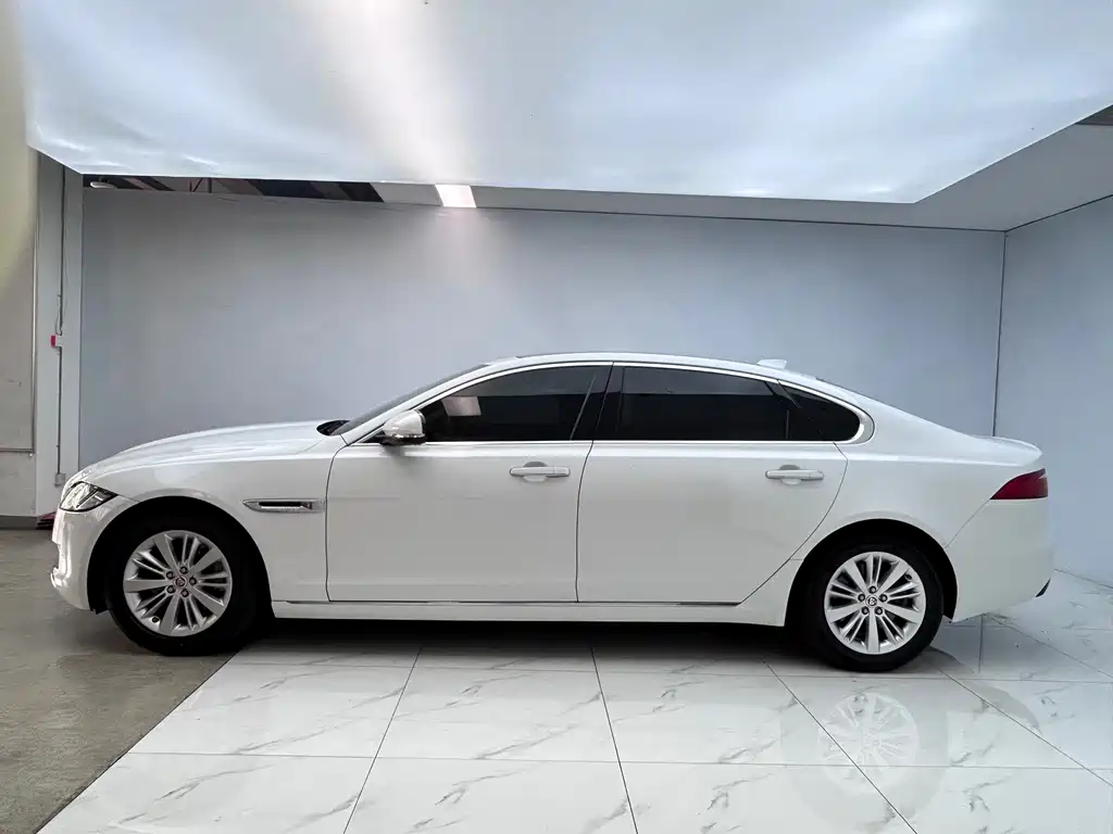 Jaguar XFL — миниатюра 4