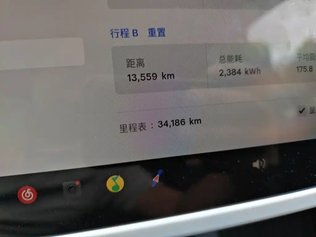 Tesla Model Y — миниатюра 8