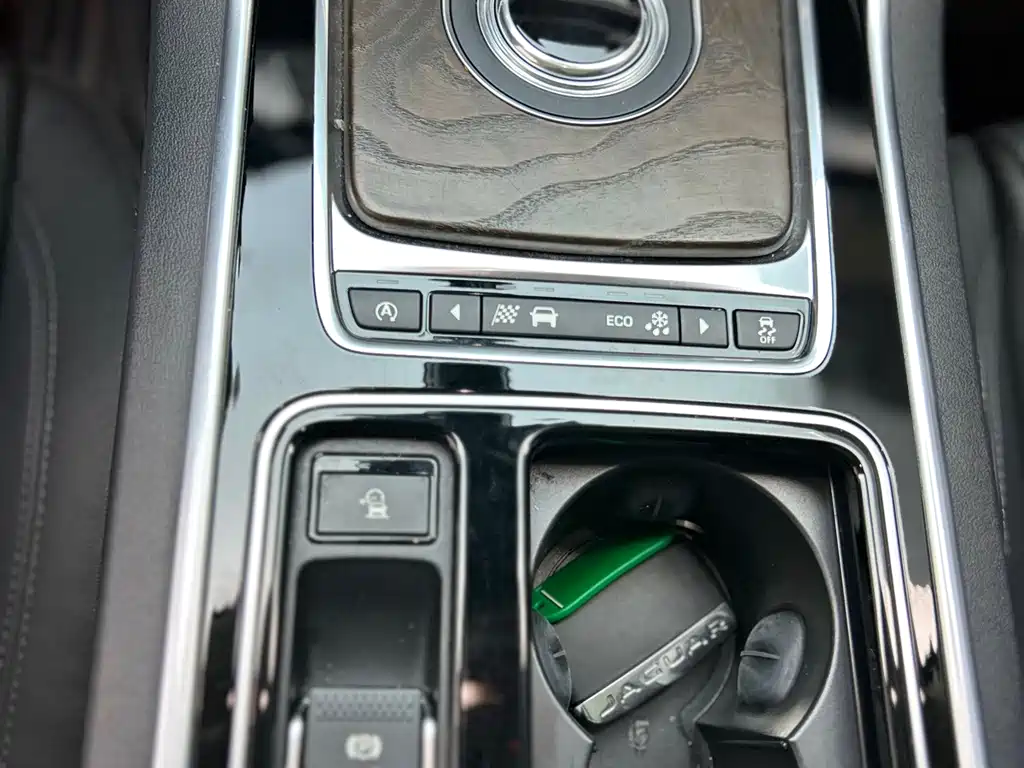 Jaguar XFL — миниатюра 17