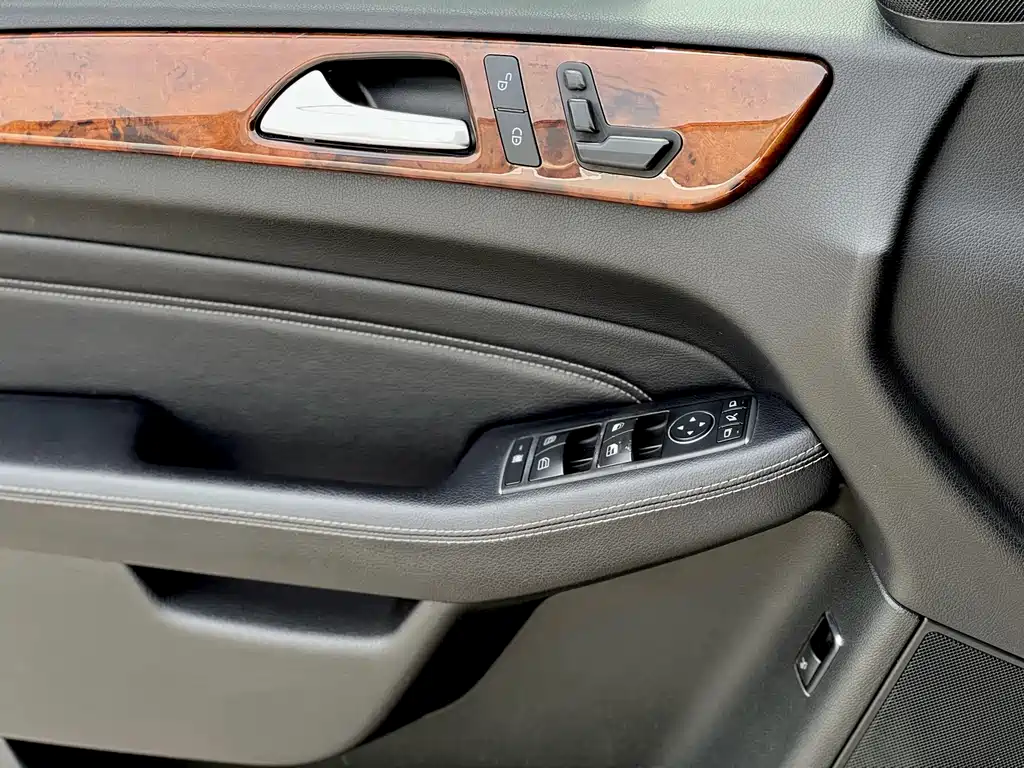 Mercedes-Benz M-Class — миниатюра 11